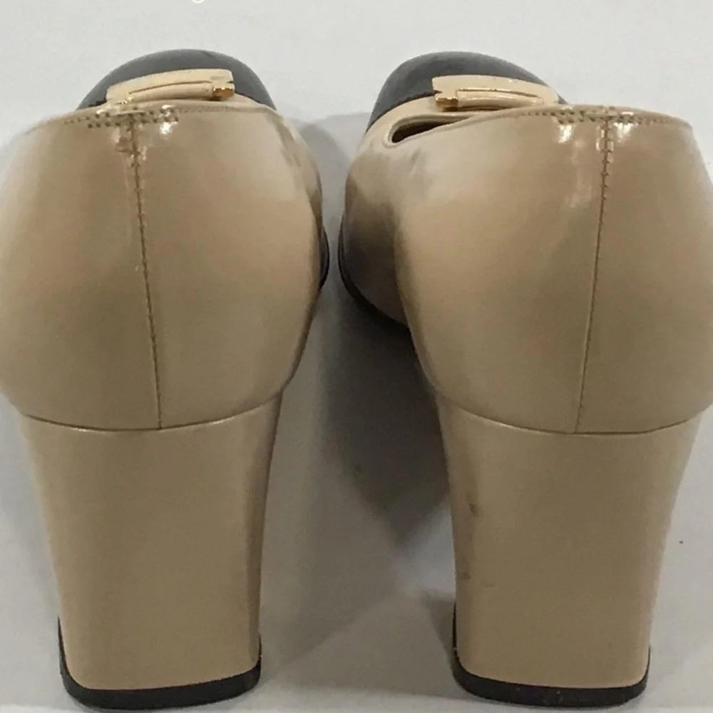 Women’s Salvatore Ferragamo Two Tone Cap Toe Elegant Beige Block Heel Size 5.5B